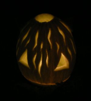 Gatto Halloween dietro buio.jpg