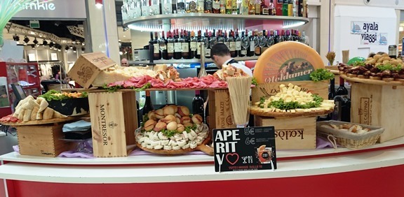 Stuzzichini Aperitivo in centro commerciale1.r